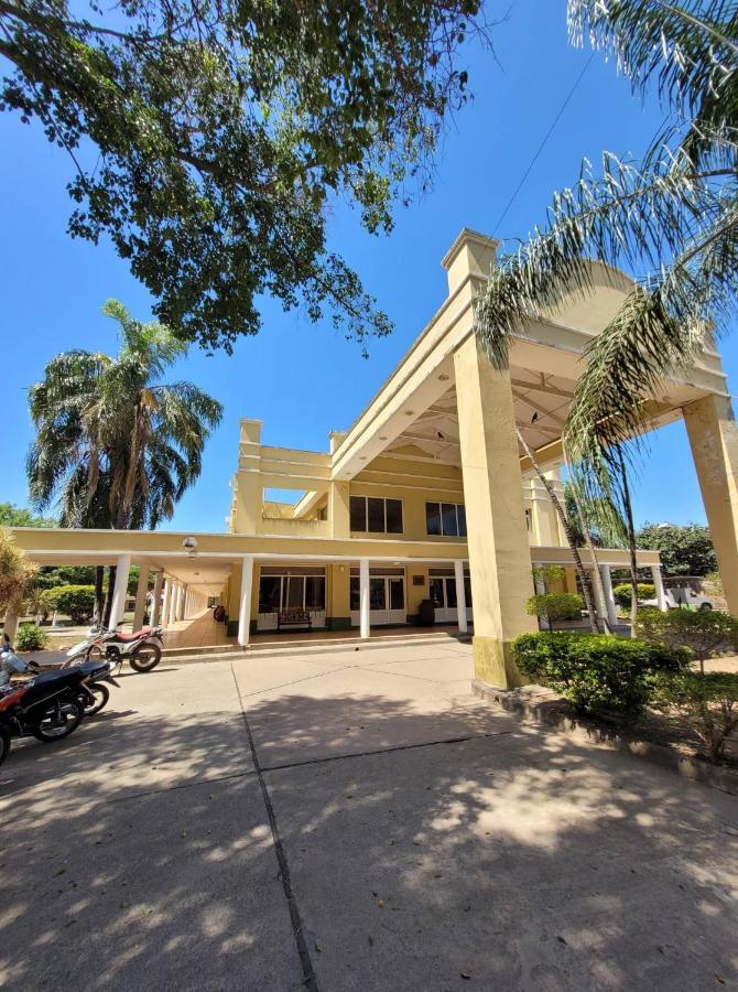 Hotel Portico Norte Tartagal Buitenkant foto
